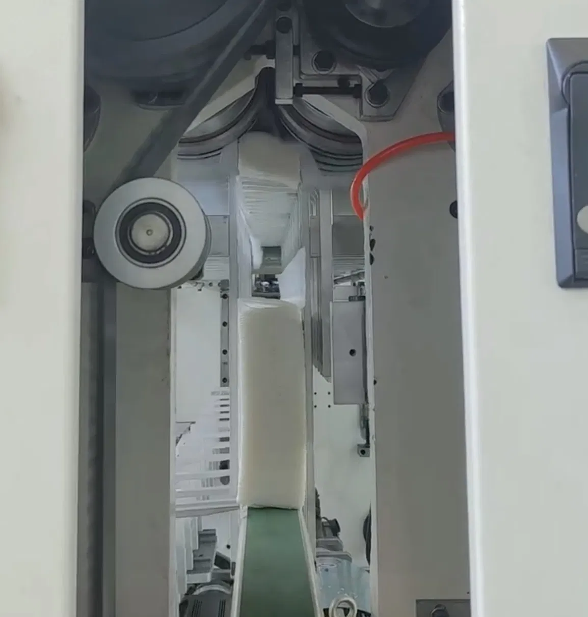 M&aacute;quina de toalhas de m&atilde;o dobradas em Z/N com lamina&ccedil;&atilde;o de cola e rebobinador de toalhas de cozinha 4